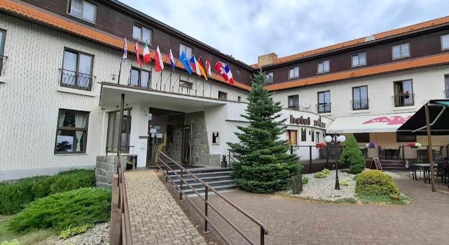 兹维科夫酒店 Zvíkovské Podhradí 外观 照片